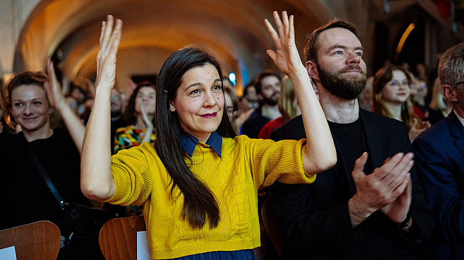 Jen titulky nestačí. Jeden svět slaví Mezinárodní týden neslyšících a ukazuje, že přístupnost není jen prázdné gesto